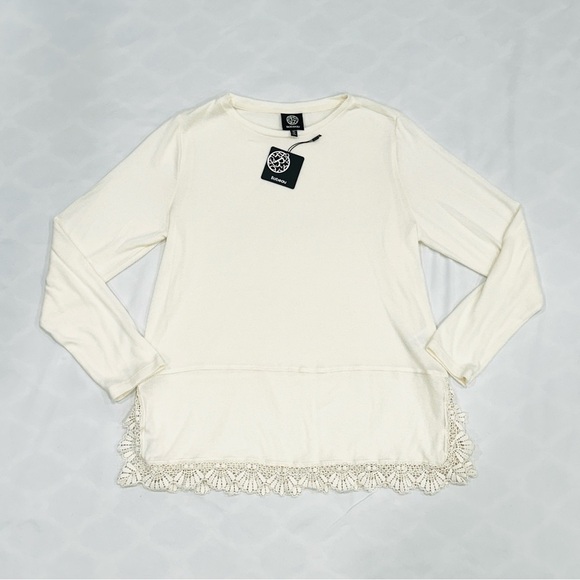 NWT Bobeau Cream Lace Trim Slit Hem Long Sleeve Top - Picture 1 of 7